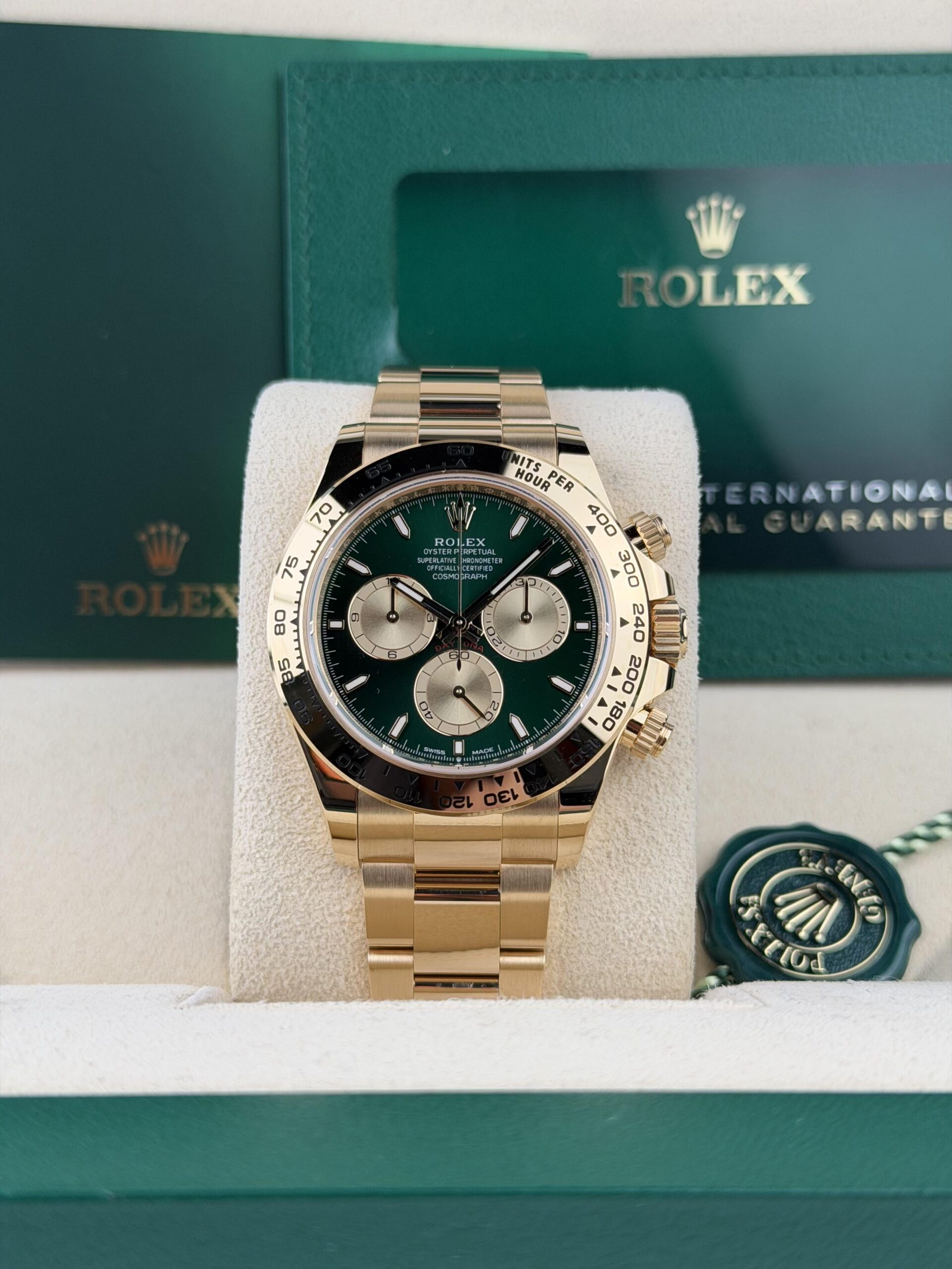 Rolex Cosmograph Daytona 126508 view 2