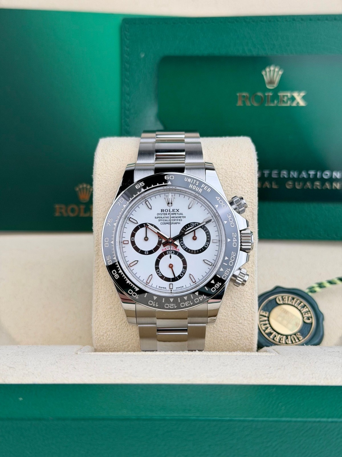 Rolex Cosmograph Daytona 126500LN view 2