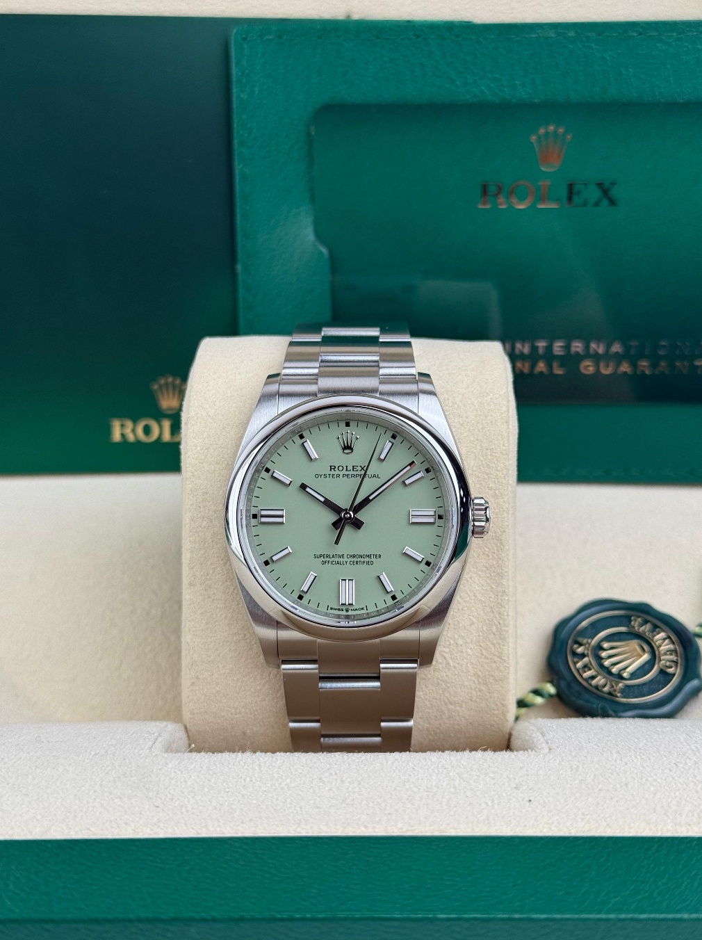Rolex Oyster Perpetual 126000 view 2